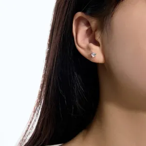 Élégantes boucles d'oreilles cœur en argent 925 sterling avec oxydes de zirconium brillants