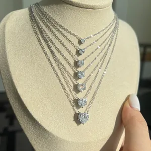 Collection de colliers avec pendentifs solitaires en forme de cœur en argent sterling S925