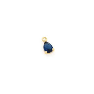 Ciondolo a goccia placcato oro 18K con gemma blu scuro e castone a 3 griffe