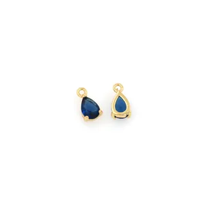 Ciondolo a goccia placcato oro 18K con pietra preziosa blu scuro e zirconi micro-pave