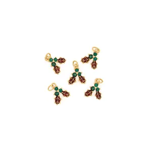 Set van 5 18K vergulde hulstblad hangers met rood emaille en groene kristallen