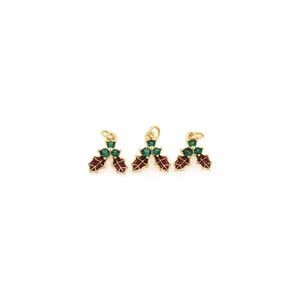 Set van drie 18K vergulde hulstblad hangers met rood emaille en groene kristallen