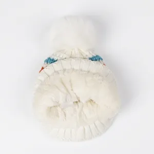 Bonnet en tricot blanc pour enfants avec doublure polaire et pompon pour l'hiver