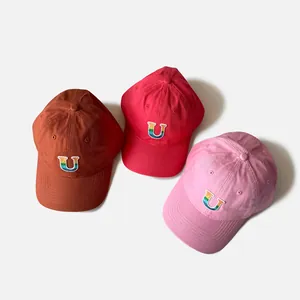 Trois casquettes de baseball en coton pour enfants avec broderie arc-en-ciel U en rouge et rose