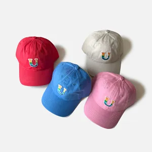 Casquettes de baseball enfant en coton en quatre couleurs avec broderie U arc-en-ciel
