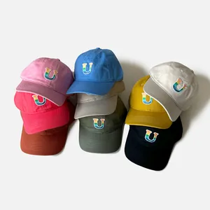Casquettes de baseball enfant avec broderie U arc-en-ciel en huit couleurs assorties