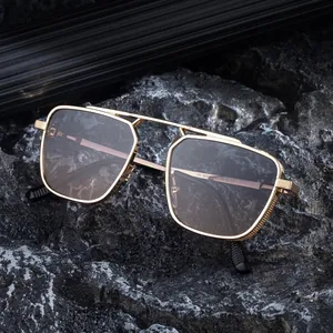 Lunettes de soleil carrées rétro pour hommes avec monture dorée et charnières à ressort