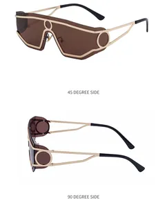 Dettagli di occhiali steampunk con montatura geometrica dorata e lenti colorate avvolgenti