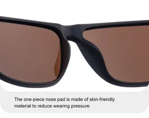 Vue macro de lunettes de soleil noires mates avec plaquette nasale monobloc douce
