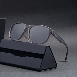 Lunettes de soleil polarisées carrées avec monture gris mat et charnière en métal