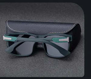 Détails de lunettes de soleil polarisées carrées vert foncé avec étui en cuir élégant