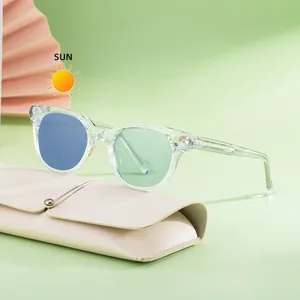 Lunettes de soleil photochromiques ovales avec monture transparente et verres teintés