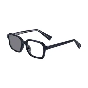 Gafas de sol fotocromáticas cuadradas para mujer con montura negra y lentes degradadas