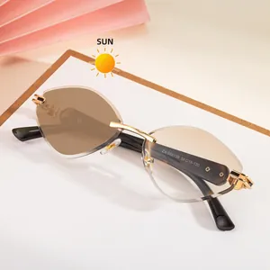 Lunettes de soleil œil de chat sans monture avec verres dégradés marron et détails dorés