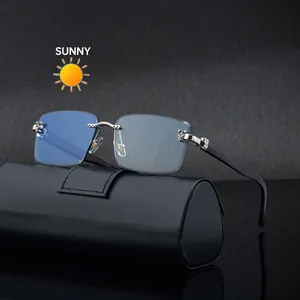 Randlose Sonnenbrille mit blau-grauem Verlauf, Leopard-Scharnier und Holzmaserung