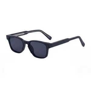 Chic women's square frame sunglasses in matte black finish for trendy outdoor streetwear