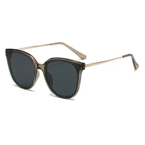 Lunettes de soleil polarisées œil de chat pour femmes avec monture marron et branches dorées