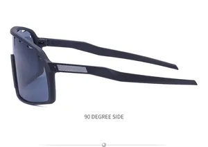 Seitenansicht der mattschwarzen Radsport Sonnenbrille mit silbernen Bügelverzierungen