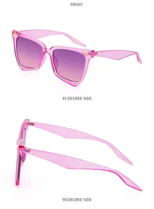Tre viste di occhiali da sole cat-eye rosa con lenti sfumate viola e rivetti dorati
