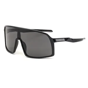Schwarze Sport-Fahrradsonnenbrille mit großem, buntem Monoglas für den Außenbereich