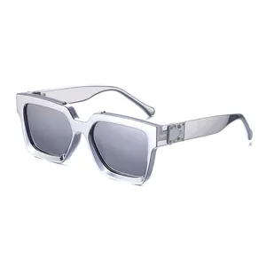 Lunettes de soleil oversize argentées à effet métallique avec verres gris foncé