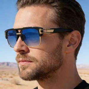 Lunettes de soleil aviateur pour hommes avec monture noir et or et verres dégradés bleus