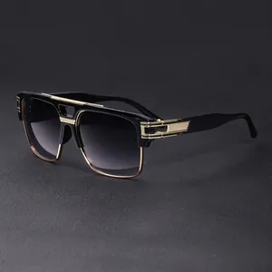 Lunettes de soleil carrées pour hommes avec monture noire et détails dorés