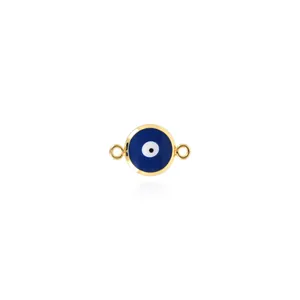 Detailansicht eines 18K vergoldeten Evil Eye Anhängers mit blauem Emaille für DIY Schmuck