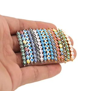 Dettaglio connettori occhio di Allah in smalto placcato oro 18K per gioielli DIY