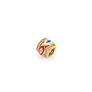 Detailansicht der 18K vergoldeten Evil Eye Zwischenperle mit Mikro-Zirkonia-Besatz