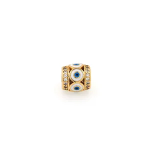 Makrofoto der 18K vergoldeten Evil Eye Perle mit Zirkonia-Steinen für DIY-Schmuck