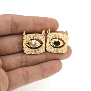 Detailansicht von 18K vergoldeten Evil Eye Anhängern mit Zirkonia für DIY-Schmuckbau