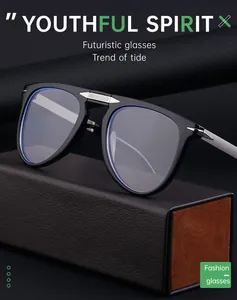 Details einer schwarzen Pilotenbrille mit Blaulichtfiltern und elegantem Leder-Etui