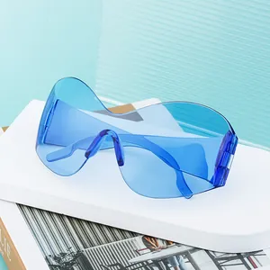 Lunettes de soleil sport Y2K surdimensionnées avec verres bleus transparents et design shield