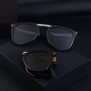 Klappbare polarisierte Herren-Sonnenbrille mit mattem schwarzem Rahmen und Silber-Akzenten