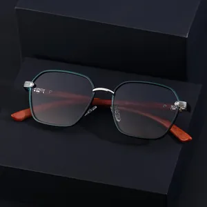 Lunettes de soleil carrées en métal avec monture verte et branches en bois de luxe pour adultes