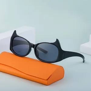 Lunettes de soleil Y2K œil de chat noir avec verres gris et étui pliable orange