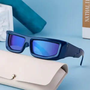 Y2K Sport-Sonnenbrille in Dunkelblau mit reflektierenden Gläsern und cremefarbenem Etui