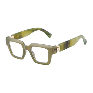 Gafas cuadradas de acetato verde con bisagras metálicas doradas y mármol