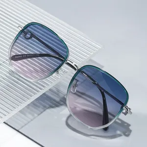 Lunettes de soleil polarisées oversize avec verres dégradés bleu-violet et monture en métal
