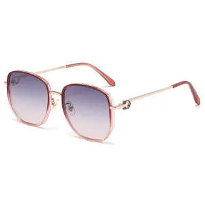 Lunettes de soleil polarisées oversize avec monture or rose et dégradé violet rose