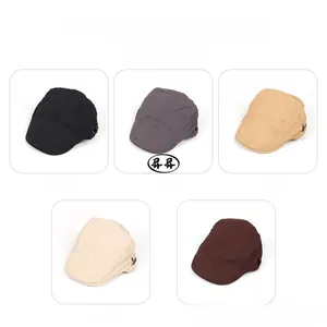 Détail des casquettes gavroche en cinq couleurs avec boucle réglable et tissu respirant