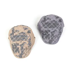 Bérets matelassés à imprimé graffiti en kaki et gris violet pour un look urbain