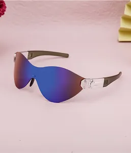 Detailansicht der farbenfrohen Verlaufs-Radbrille mit hochwertiger Metallscharnier-Konstruktion