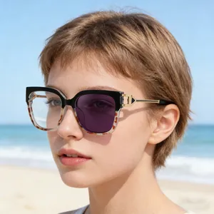 Lunettes de Soleil Photochromiques Carrées Mode Femme Protection UV400 Monture PC Métal Lunettes Anti Lumière Bleue Pour Conduite Fête
