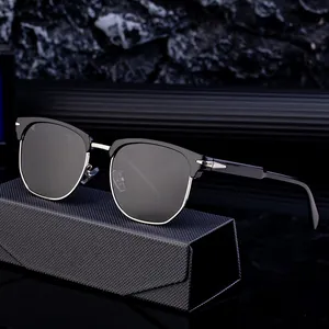 Lunettes de soleil polarisées carrées classiques noir et argent avec étui de protection