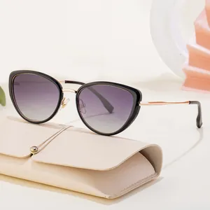 Cat eye sunglasses with black frame, gradient purple lenses and beige leather case