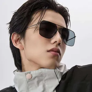 Lunettes de soleil aviateur carrées polarisées pour hommes avec monture en métal noir