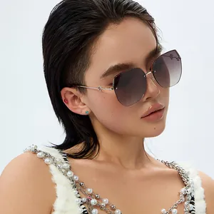 Women's square semi-rimless sunglasses with gradient lenses and slim metal temples