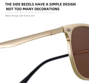 Vue détaillée des branches en métal doré et des rivets argentés sur lunettes de soleil